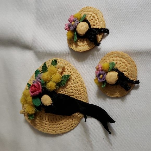 Vintage Crochet Hat Brooch and Earrings Set - Picture 1 of 5